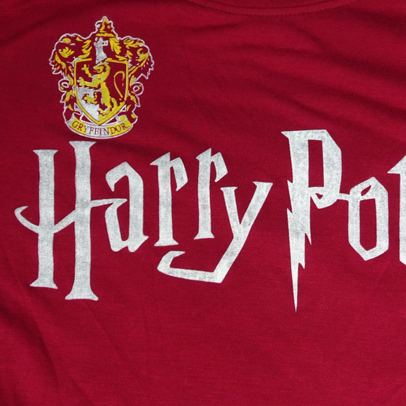 Harry Potter Gryffindor Red Shirt Large - Picture 3 of 4